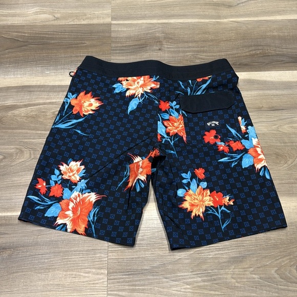 Billabong Men's Swim Shorts - Navy and Red Floral size 29 NWT - Picture 5 of 6